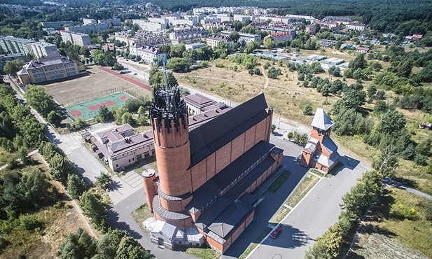 Kościół NMP Królowej Polski w Pionkach  (1985–2009).