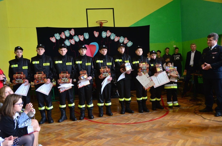 Młodzi strażacy w Darominie 
