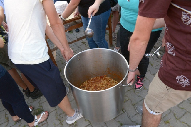Niedzielny grill i spaghettata w Radomiu podczas ŚDM