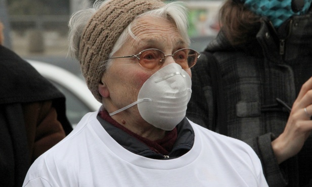 Zofia Zinseling jest oburzona tym, że władze tak długo milczały na temat smogu w stolicy