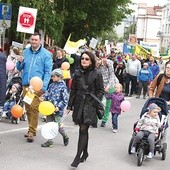 ▲	Orszaki Trzech Króli, marsze dla życia oraz nowe inicjatywy duszpasterskie w diecezji promują wartości chrześcijańskie w rodzinie. Na zdjęciu: ubiegłoroczny Marsz dla Życia i Rodziny w Ciechanowie.