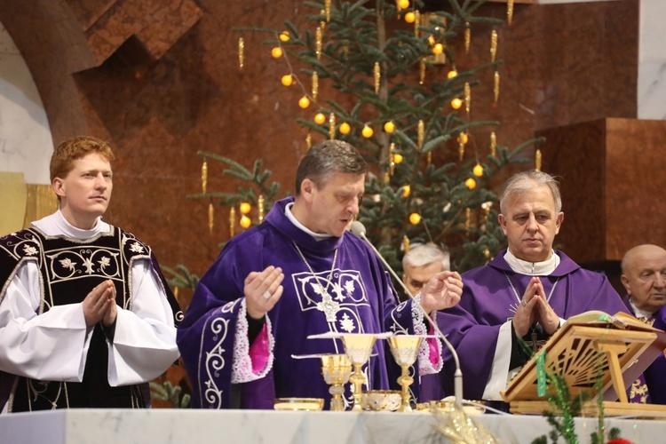 Pogrzeb śp. Rozalii Pindel, mamy bp. Romana Pindla