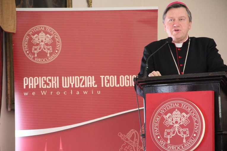 Teologia uprawiana na klęczkach drogą do świętości