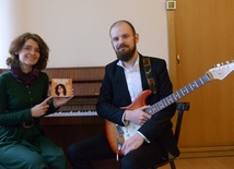 Małgorzata Nowak-Kępczyk i Łukasz Bizoń zachęcają do wysłuchania piosenek, które zbliżają do Boga