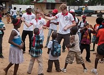 Wolontariusze z Salezjańskiego Wolontariatu Misyjnego działającego przy wrocławskim liceum salezjańskim pomagali w szkole prowadzonej przez księży salezjanów w Liberii.