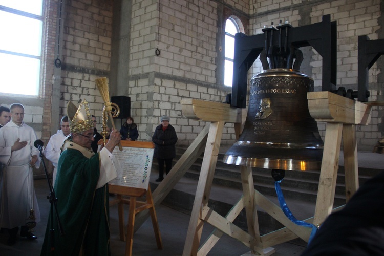 Uroczyste poświęcenie dzwonów w Luzinie