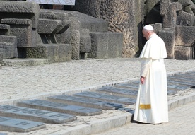 Papież do Ligi Przeciw Zniesławianiu: obrona życia, nie przemocy