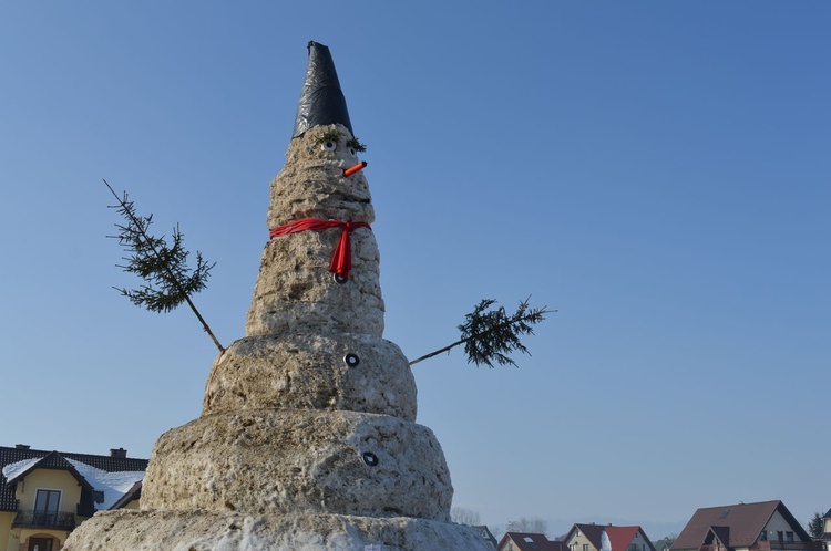 Olbrzymi bałwan stanął pod Babią Górą