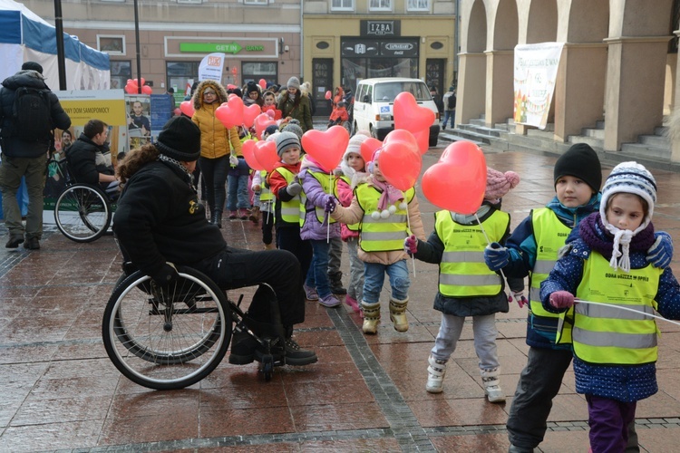 Walentynkowy korowód Fundacji "Dom"