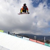 Latający snowboardzista