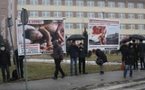 Wolontariusze Fundacji Życie i Rodzina pikietowali przed bielskim Szpitalem Wojewódzkim