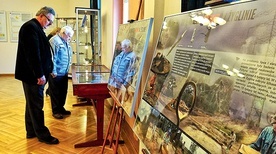 Na wystawie prezentowane są niektóre z wykopanych przedmiotów i minerałów, a szczegółów można dowiedzieć się z kilkunastu tablic.