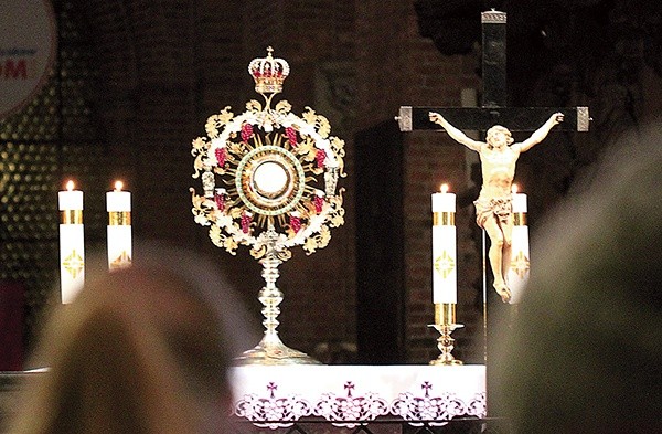 Rozważanie męki Chrystusa i adoracja Najświętszego Sakramentu – pomysł w sam raz na Wielki Post.