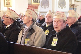 ▲	Można ich rozpoznać po charakterystycznych elementach stroju. Są obecni w czasie wszystkich najważniejszych archidiecezjalnych uroczystości.