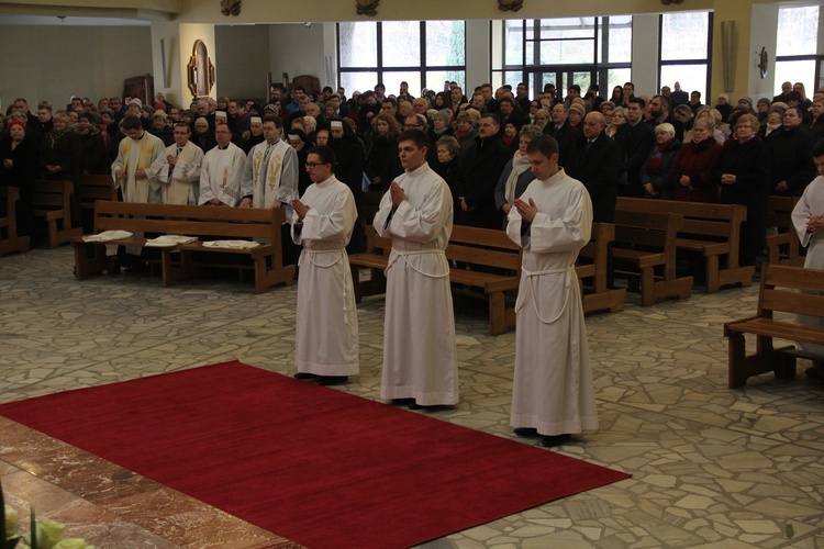 Święcenia diakonatu w kościele Podwyższenia Krzyża i św. Herberta w Katowicach, 25 lutego 2017.