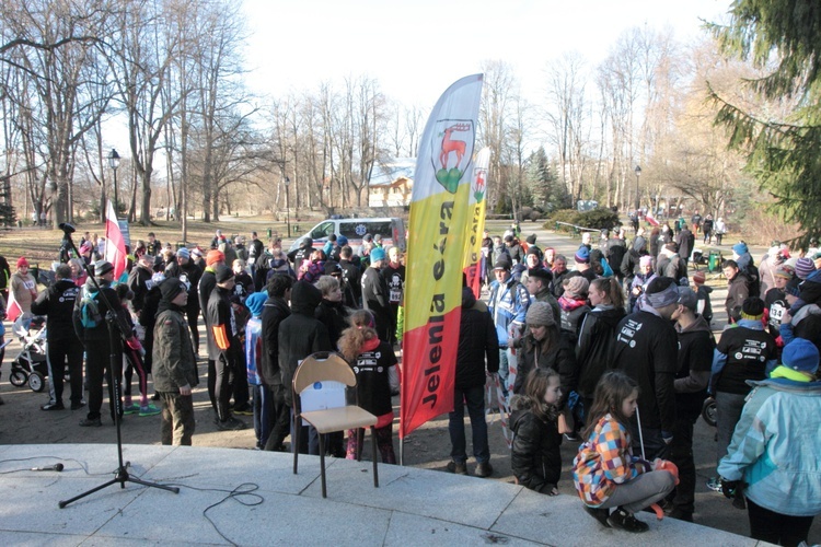 Trop wiódł przez Park Norweski