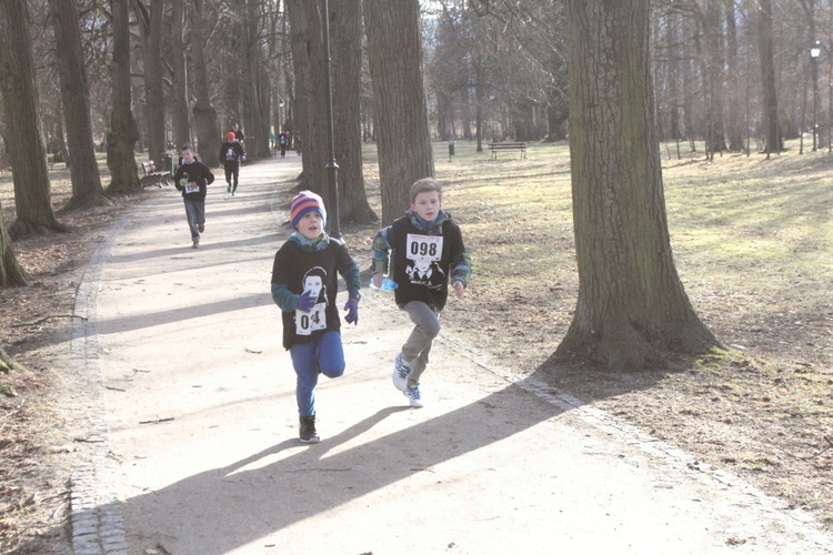 Trop wiódł przez Park Norweski