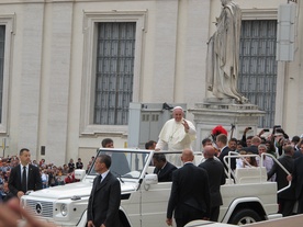 Rzym: Wypadek z udziałem policjanta z eskorty papieża