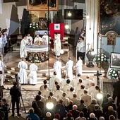 ▲	Eucharystia w kościele Świętych Apostołów Piotra i Pawła w Tarnowskich Górach.