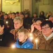 ◄	Modlitwa w Bielanach zgromadziła wielu wiernych.