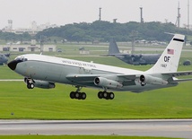 Boeing WC-135 Constant Phoenix, potocznie zwany niuchaczem, bada stężenia radioaktywnych izotopów w atmosferze. Na przełomie stycznia i lutego takie badania prowadził nad Europą.