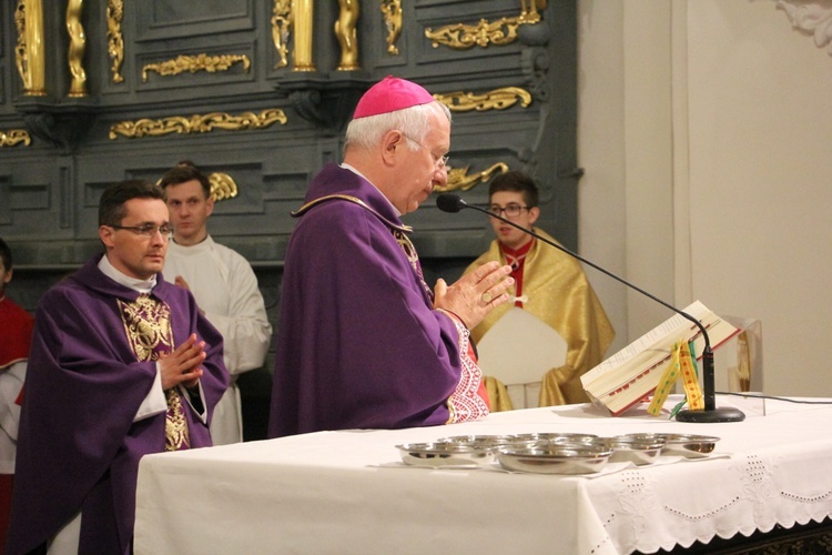 Środa Popielcowa w łowickiej katedrze