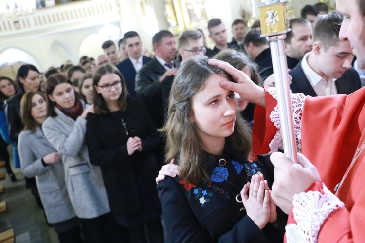 Bierzmowanie w par. św. Jadwigi w Dębicy