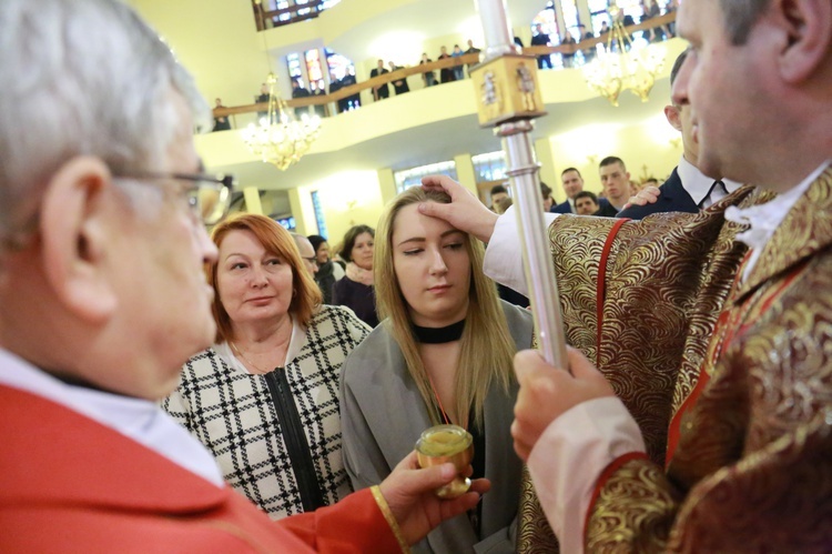 Bierzmowanie w par. Świętego Krzyża i MB Bolesnej w Dębicy