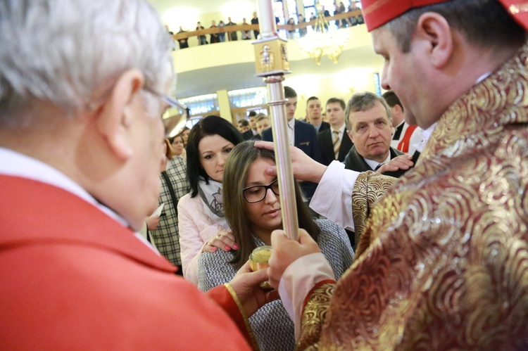 Bierzmowanie w par. Świętego Krzyża i MB Bolesnej w Dębicy