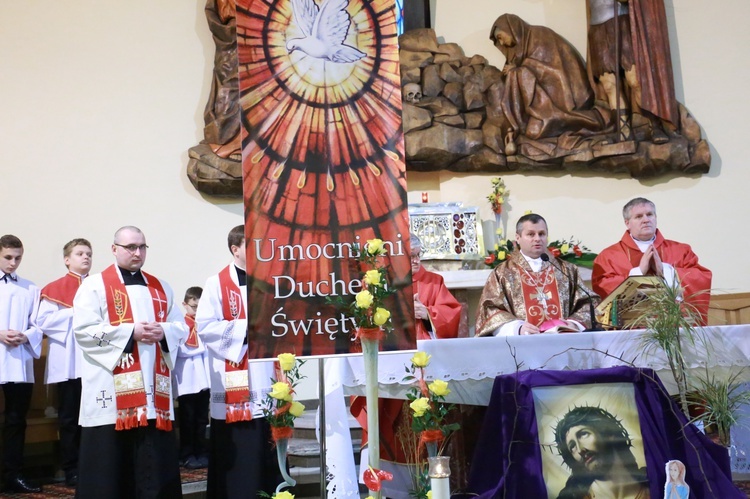 Bierzmowanie w par. Świętego Krzyża i MB Bolesnej w Dębicy