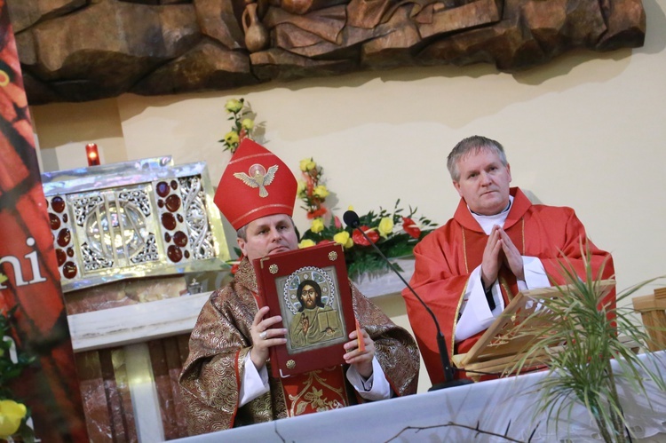 Bierzmowanie w par. Świętego Krzyża i MB Bolesnej w Dębicy