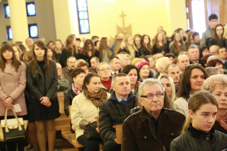 Bierzmowanie w par. Świętego Krzyża i MB Bolesnej w Dębicy