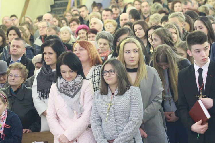 Bierzmowanie w par. Świętego Krzyża i MB Bolesnej w Dębicy