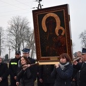 Obraz w procesji na swoje ramiona wzięły również matki