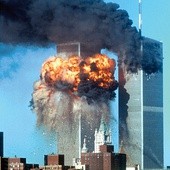 W XXI wieku „piekłem na ziemi” są zamachy terrorystyczne, jak ten na World Trade Center w 2001 roku.