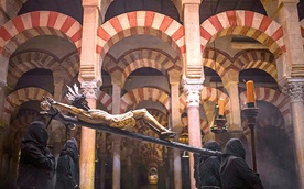 Na Półwyspie Iberyjskim wciąż widać ślady obecności muzułmanów. Dawny Wielki Meczet w Kordobie jest obecnie katolicką katedrą.