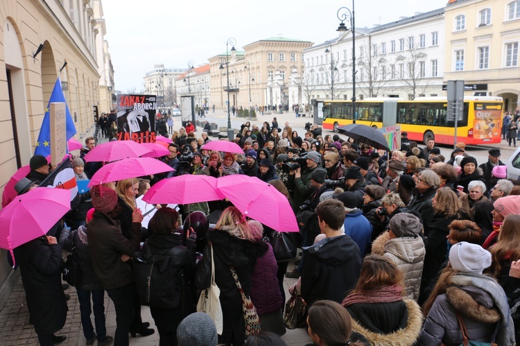 Antykościelna manifestacja feministek