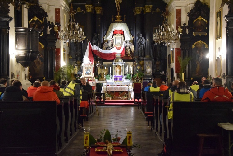 Ekstremalna Droga Krzyżowa ze Skierniewic do Niepokalanowa