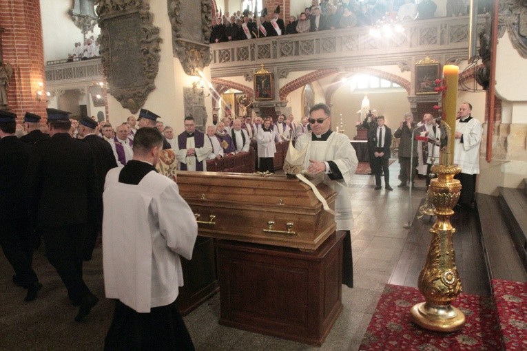Pogrzeb biskupa Tadeusza Rybaka cz. 2