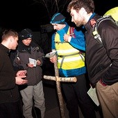 EDK pokonuje się samotnie lub w niewielkich grupach. 