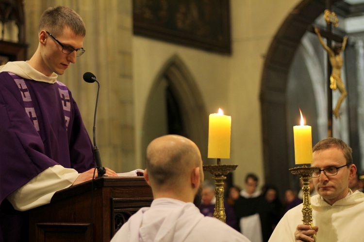 Bp Grzegorz Ryś w kościele stacyjnym ojców dominikanów