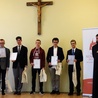 Organizatorzy i laureaci rozstrzygniętego 11 marca konkursu liturgicznego