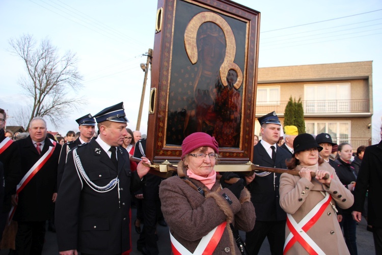 Powitanie ikony MB Częstochowskiej w Młodzieszynie