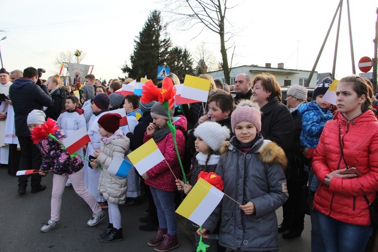 Powitanie ikony MB Częstochowskiej w Młodzieszynie