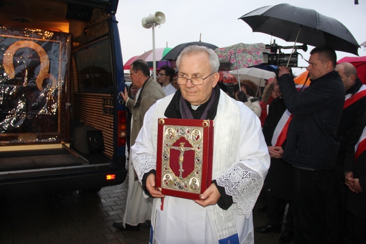 Powitanie ikony MB Częstochowskiej w parafii św. Brata Alberta w Sochaczewie