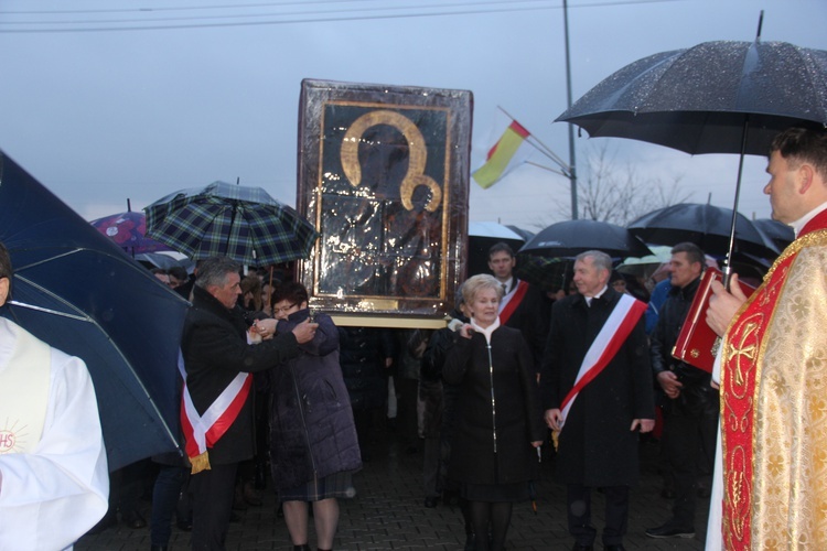 Powitanie ikony MB Częstochowskiej w parafii św. Brata Alberta w Sochaczewie