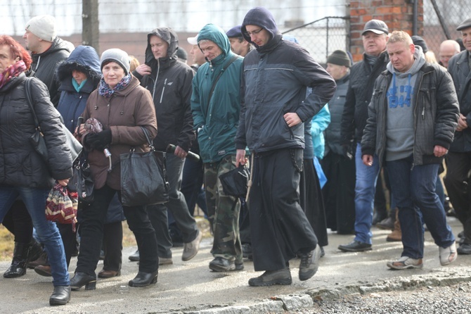 Droga Krzyżowa w intencji trzeźwości w byłym KL Birkenau 2017