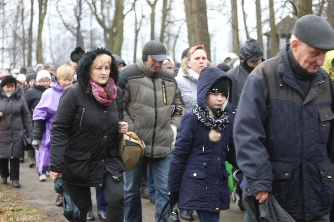 Droga Krzyżowa w intencji trzeźwości w byłym KL Birkenau 2017