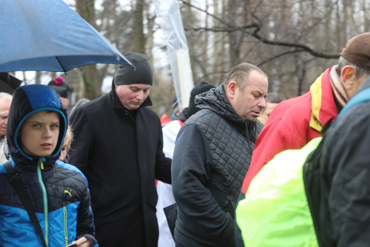 Droga Krzyżowa w intencji trzeźwości w byłym KL Birkenau 2017