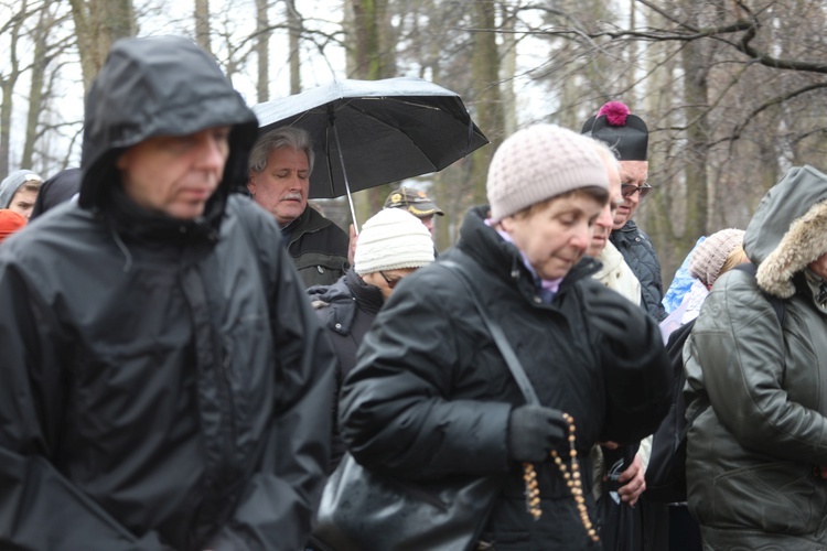 Droga Krzyżowa w intencji trzeźwości w byłym KL Birkenau 2017